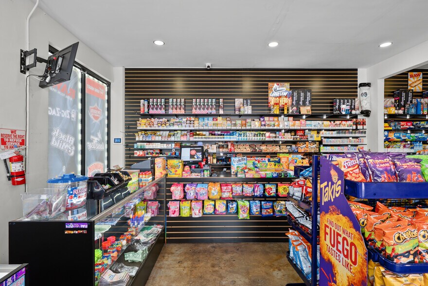More Photos Of 1600 S Main St, Los Angeles Storefront For Sale