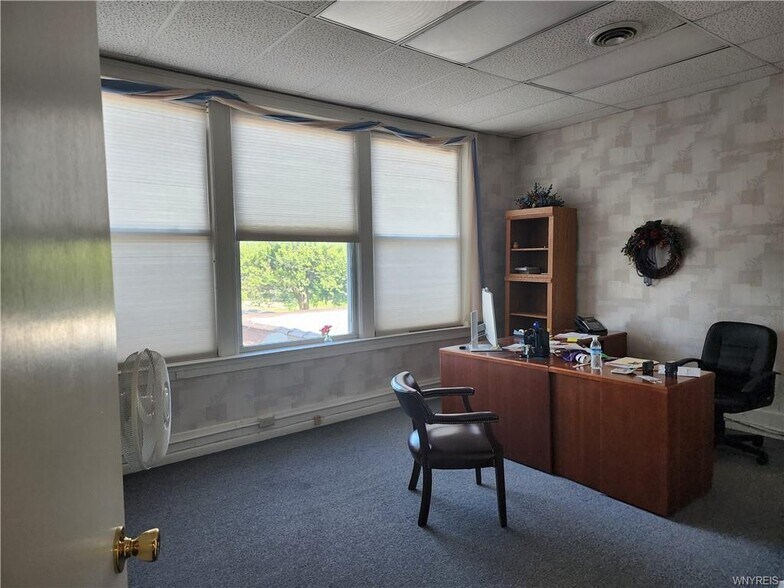 More Photos Of 534 Main St, Medina Storefront Retail Office For Lease