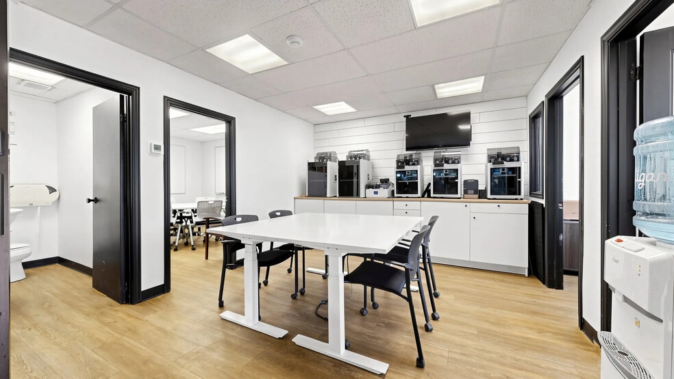 More Photos Of 124 Main St, Woodstock Manufacturing For Sale