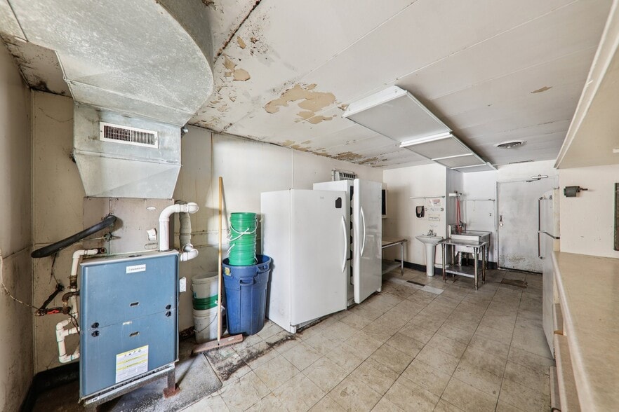 More Photos Of 201 Dearborn St, Hillsboro General Retail For Sale