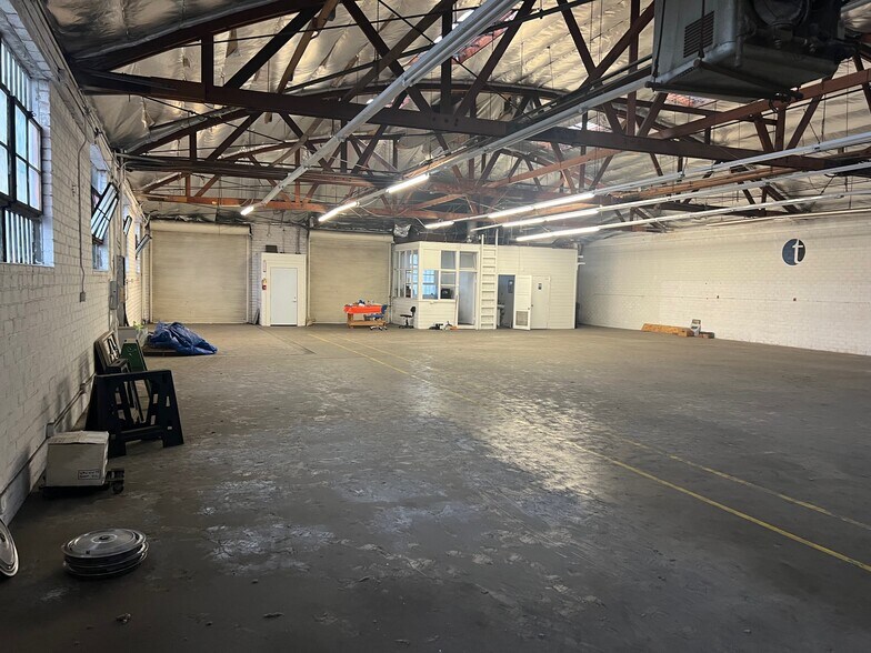 More Photos Of 4440 York Blvd, Los Angeles Manufacturing For Lease