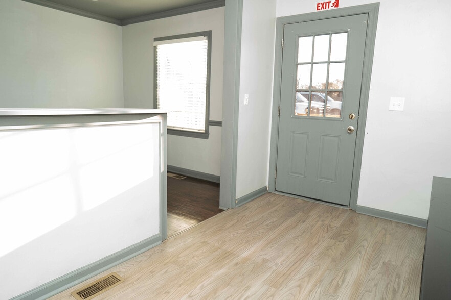 More Photos Of 232 SE Powers Ferry Rd, Marietta Office For Sale