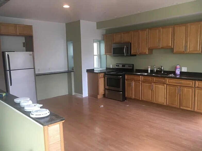 More Photos Of 118 S 46th St, Philadelphia Multifamily For Sale