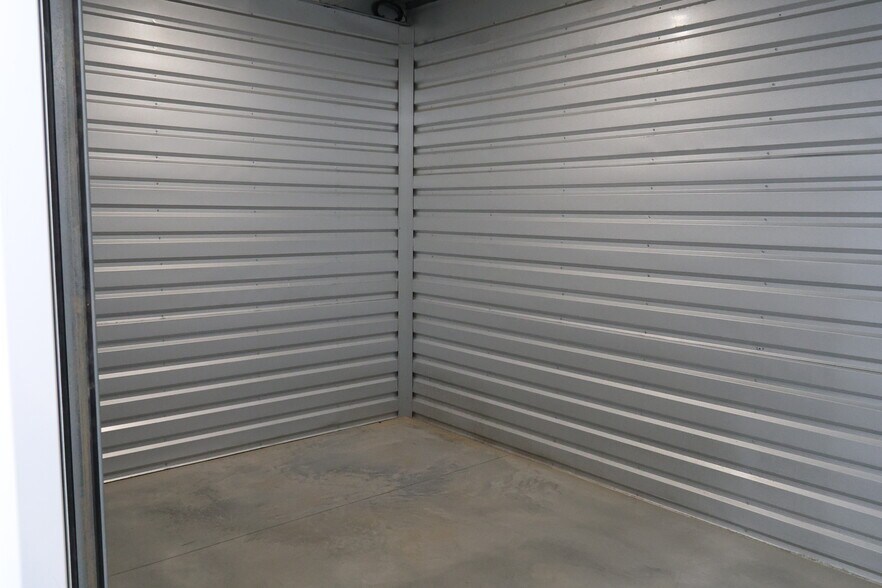 More Photos Of 3625 McEver Rd, Oakwood Self Storage For Sale
