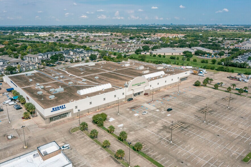 More Photos Of 8800 W Sam Houston Pky S, Houston Freestanding For Lease