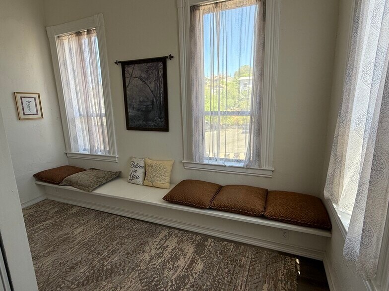 More Photos Of 300 N Broad St, Globe Specialty For Sale