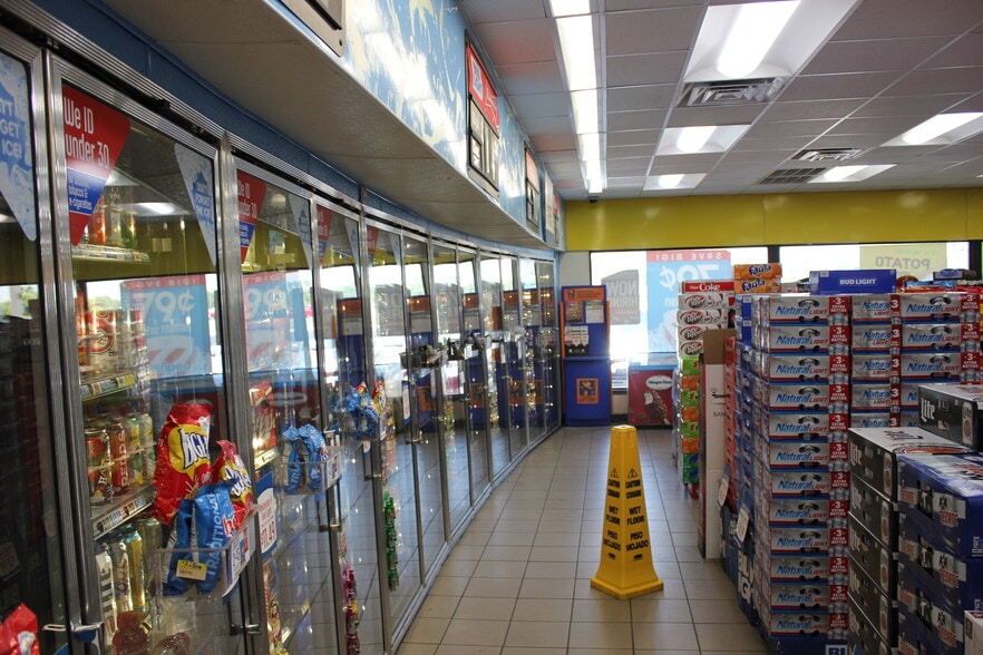 More Photos Of 711 N Nebraska Ave, San Juan Convenience Store For Sale