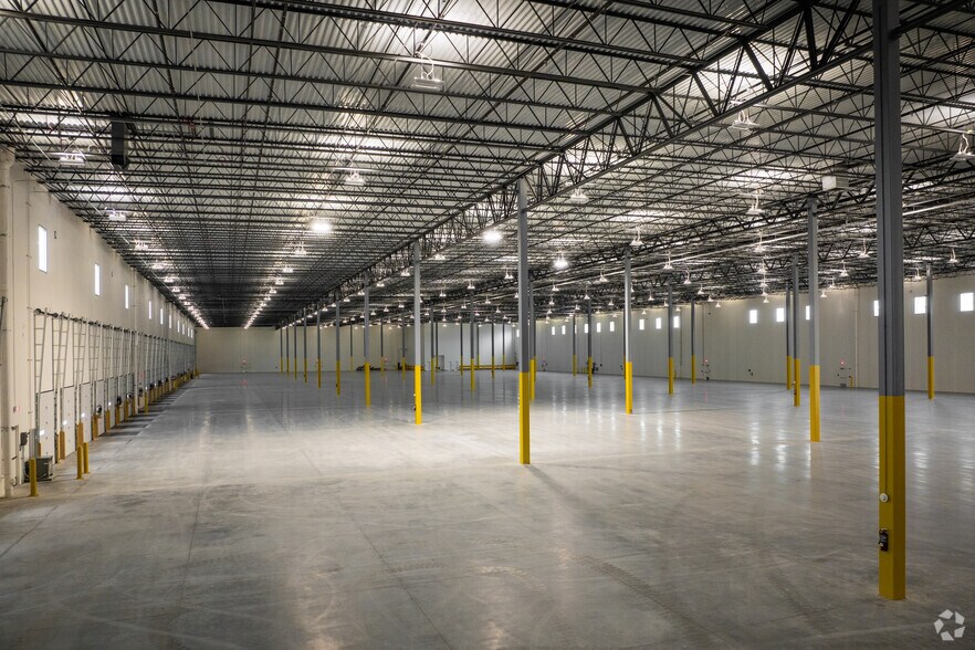 More Photos Of 1 Media Crossways, Woodbury Warehouse For Lease