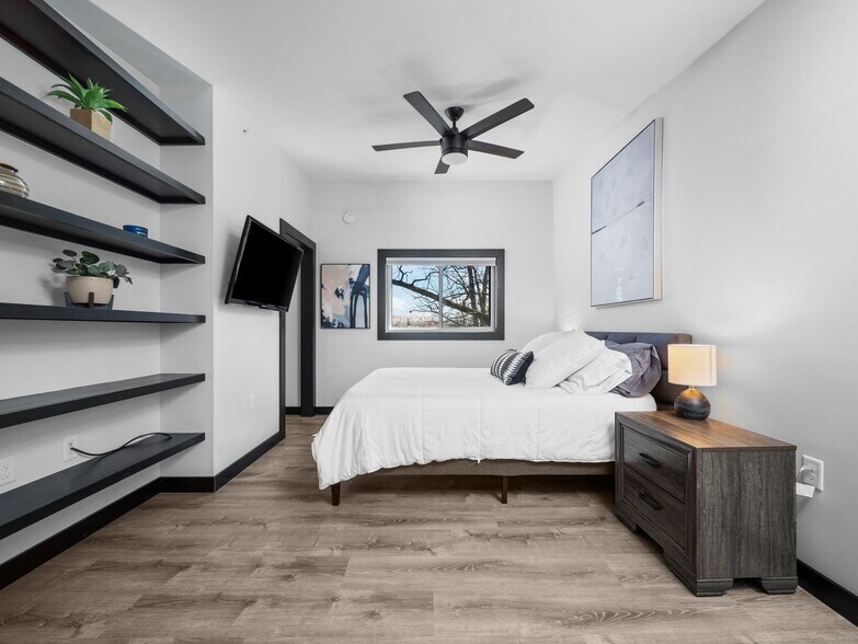More Photos Of 1323 Cass St, Traverse City Flex For Sale
