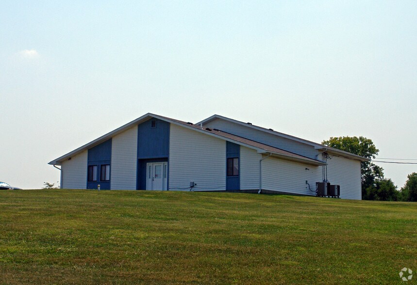 More Photos Of 1720 Titus Rd, Springfield Freestanding For Lease