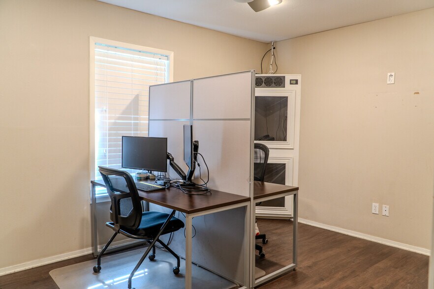 More Photos Of 4959 US-90, Alleyton Office For Sale