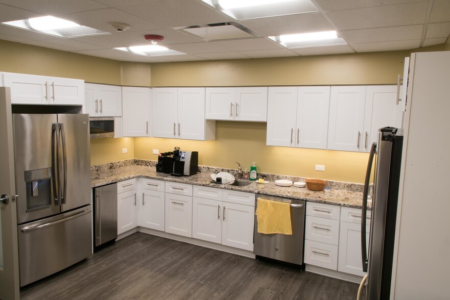 More Photos Of 8707 Skokie Blvd, Skokie Office For Lease