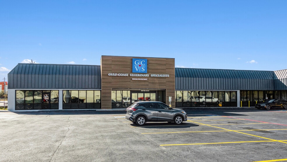 More Photos Of 20610 Gulf Fwy, Webster Freestanding For Sale