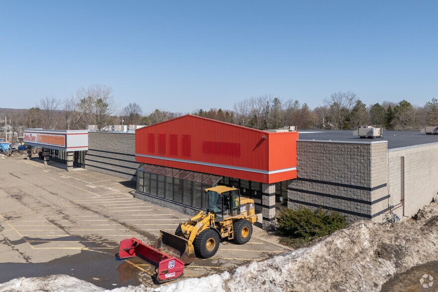 More Photos Of 100 S Cascade Dr, Springville Freestanding For Lease