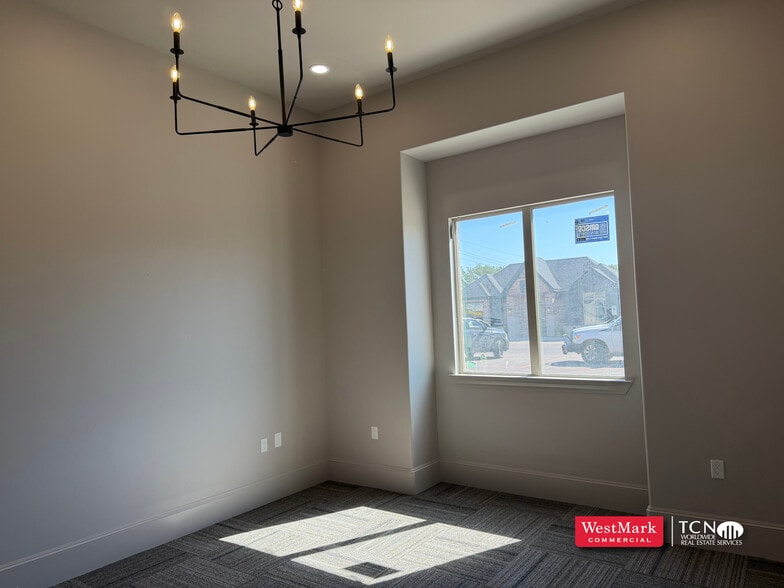 More Photos Of 6933 82nd Street, Lubbock Office For Lease