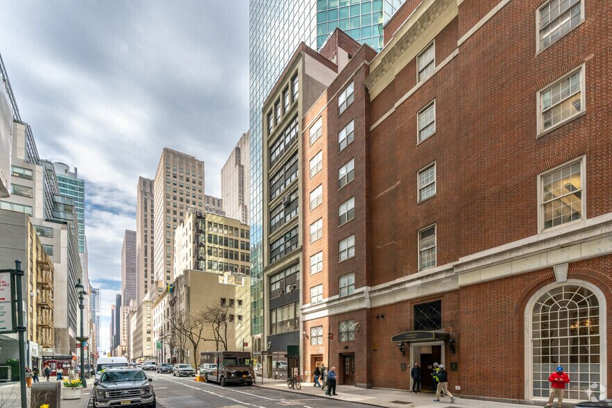 More Photos Of 17 E 48th St, New York Loft Creative Space For Lease