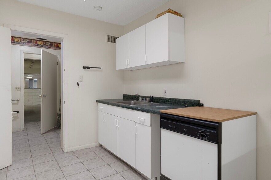 More Photos Of 377 Highway 40 W, Inglis Flex For Sale