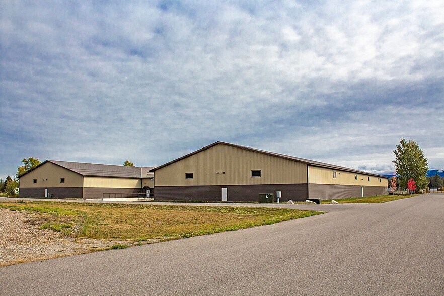 More Photos Of 1106 Airpark Ln, Sandpoint Warehouse For Lease