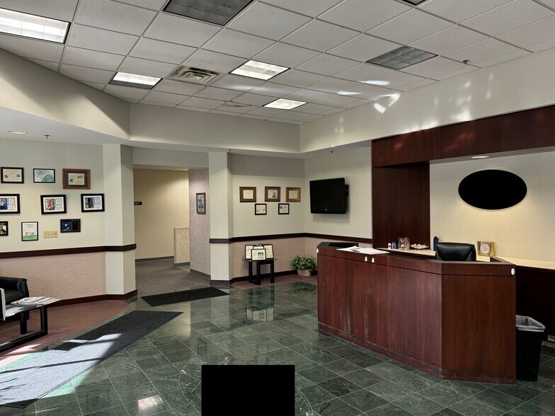 More Photos Of 175 Constitution Blvd S, Shelton Flex For Sale