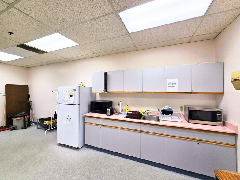 More Photos Of 9285 49 St NW, Edmonton Manufacturing For Sale