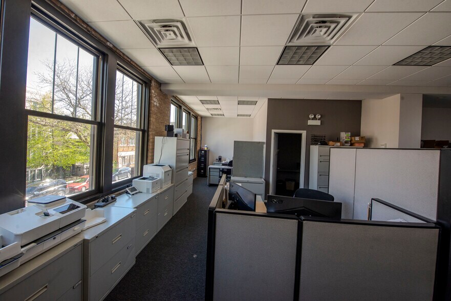 More Photos Of 1419 W Diversey Pky, Chicago Office For Sale