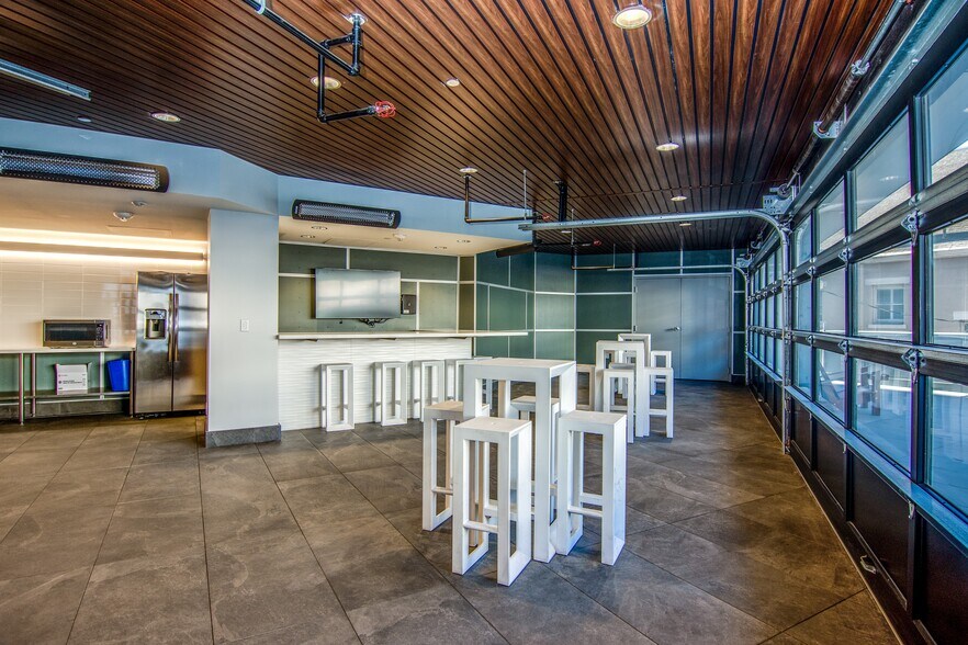 More Photos Of 250 E 200 S, Salt Lake City Office For Lease