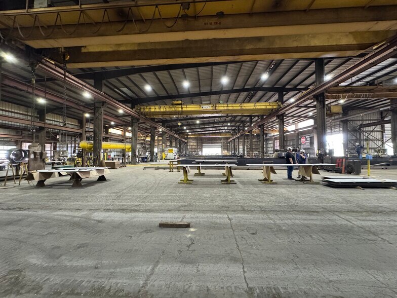 More Photos Of 1629 Miles St, Houston Manufacturing For Lease
