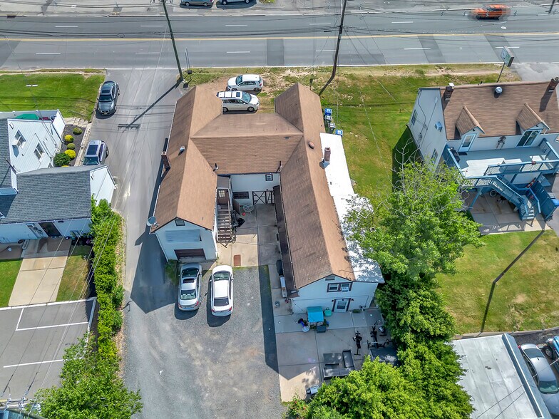 More Photos Of 129 Amboy Ave, Woodbridge Apartments For Sale