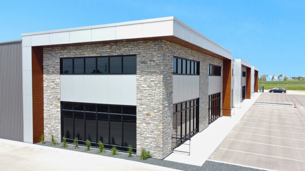 More Photos Of 4915 Portage Av, Headingley Flex For Lease