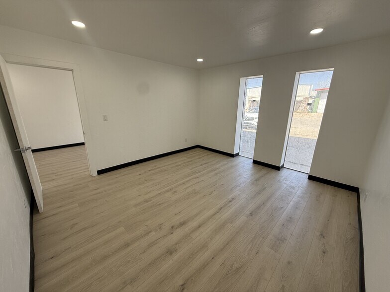 More Photos Of 2412 SW 14th St, Oklahoma City Manufacturing For Lease