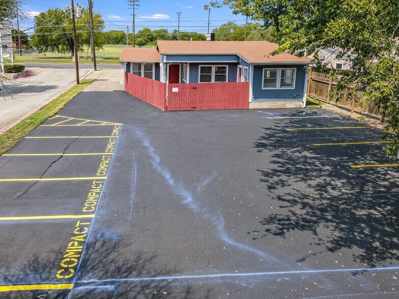 More Photos Of 4311 S 1st St, Austin Storefront Retail Office For Sale