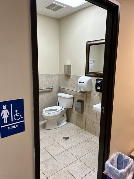 More Photos Of 2440 Clare Ln Ne, Rochester Flex For Sale