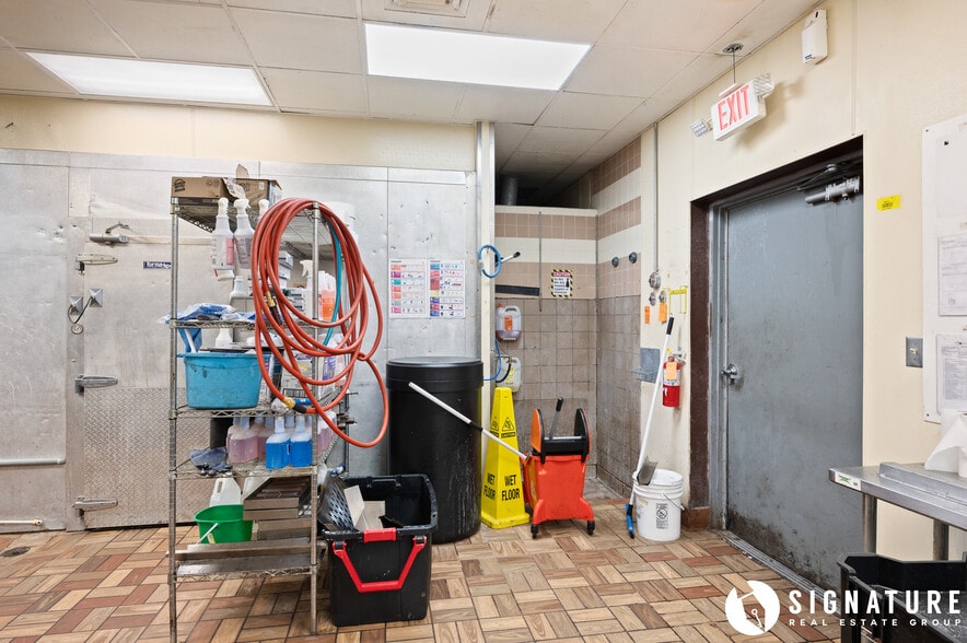 More Photos Of 207 S Miller Ave, Gillette Fast Food For Sale