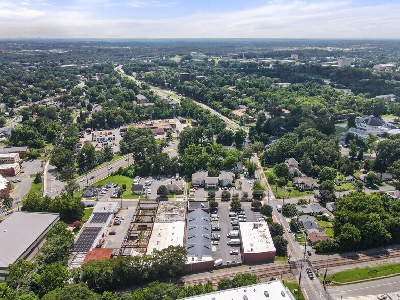 More Photos Of 101 Chestnut St, Gaithersburg Office For Sale