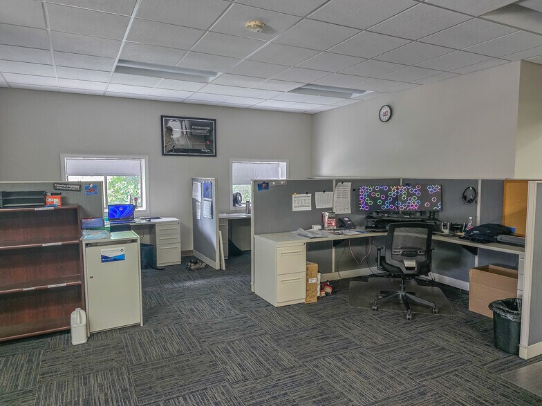 More Photos Of 86 Tide Mill Rd, Hampton Warehouse For Lease