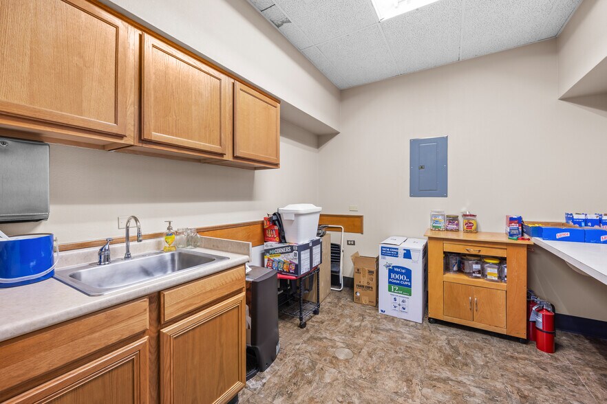More Photos Of 8001 E R L Thornton Fwy, Dallas Office For Sale