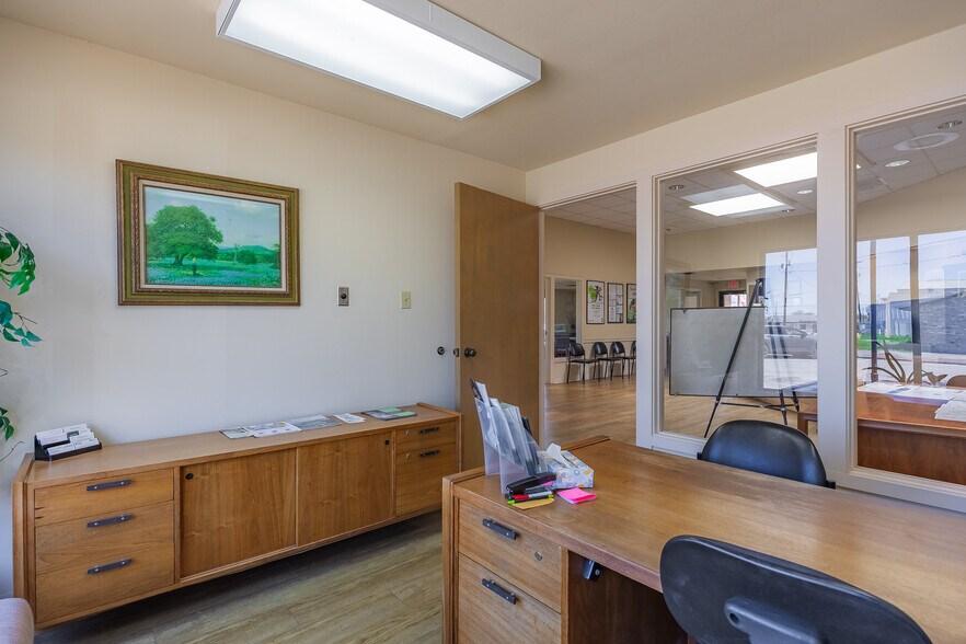 More Photos Of 703 Commerce St, Refugio Office For Sale