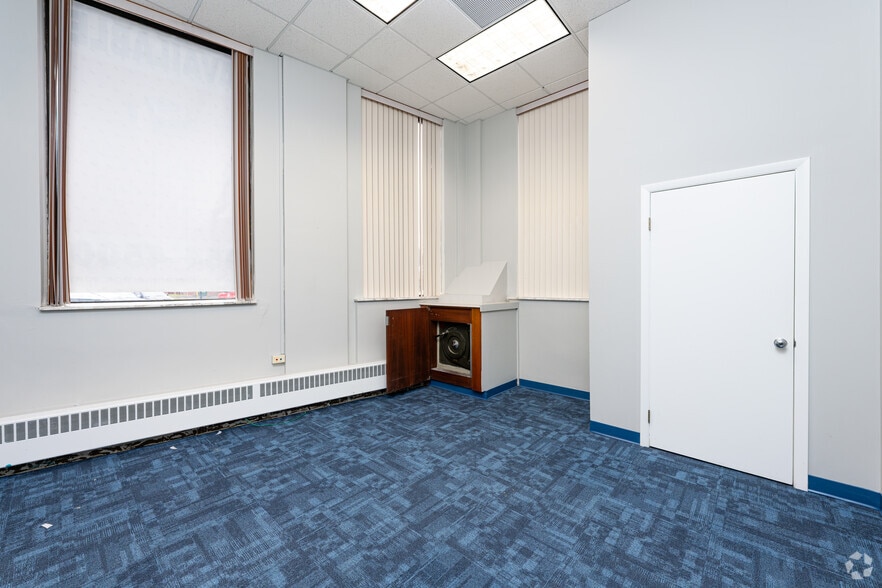 More Photos Of 1495 Lake Ave, Rochester Storefront Retail Office For Sale