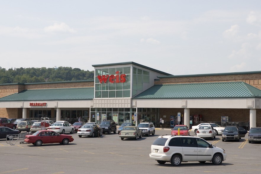 More Photos Of 275 Park Hills Plz, Altoona General Retail For Lease