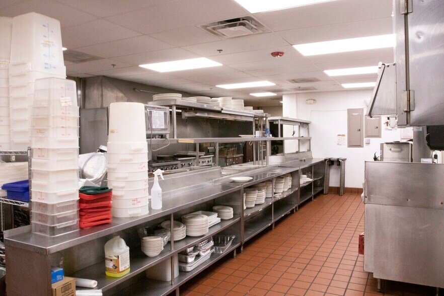 More Photos Of 51 N Saginaw St, Pontiac Storefront Retail Office For Sale
