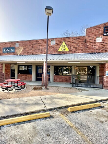 More Photos Of 3420-3440 N Saint Marys St, San Antonio Freestanding For Sale