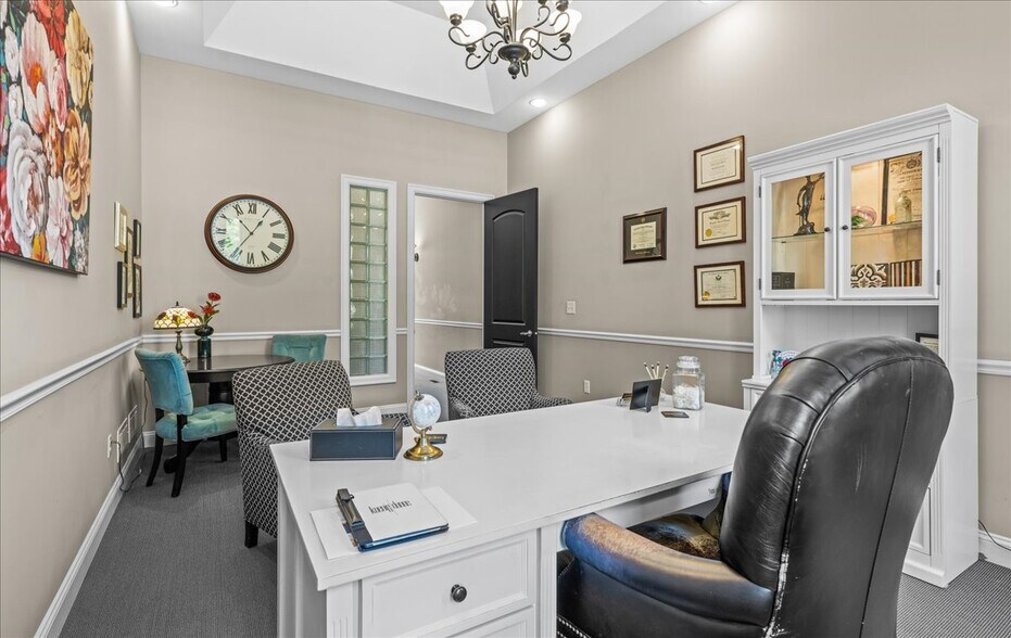 More Photos Of 1262 S 13th St, Omaha Storefront For Lease