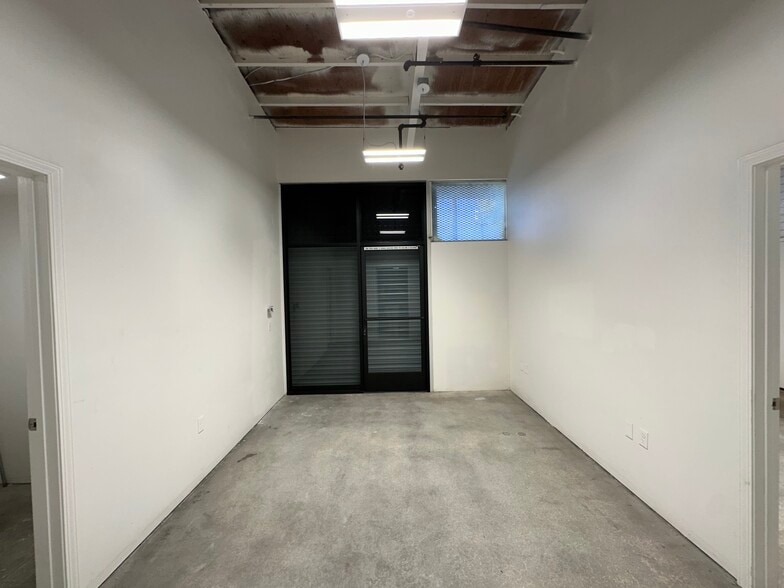 More Photos Of 3850 Broadway Pl, Los Angeles Warehouse For Sale