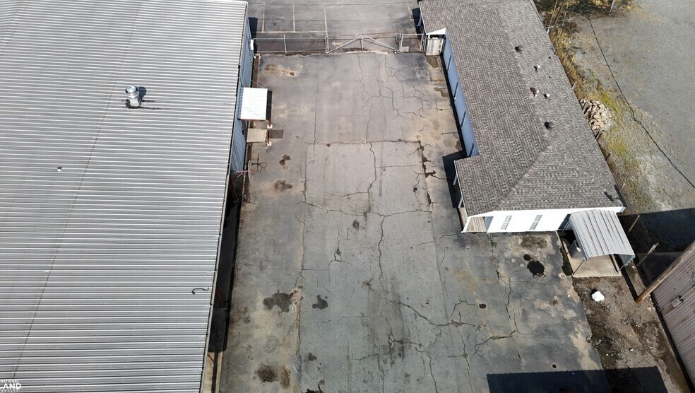 More Photos Of 1701 S Timber St, Stuttgart Office Residential For Sale