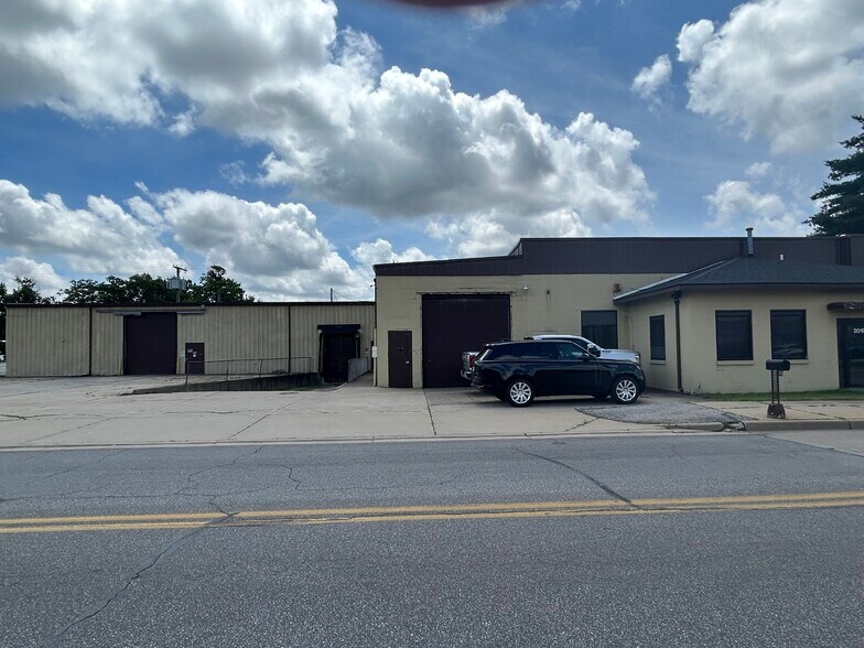 More Photos Of 2019 W Lusher Ave, Elkhart Warehouse For Sale