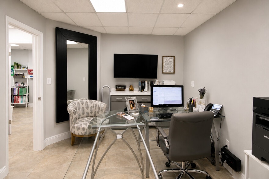More Photos Of 555 Biltmore Way, Coral Gables Medical For Sale