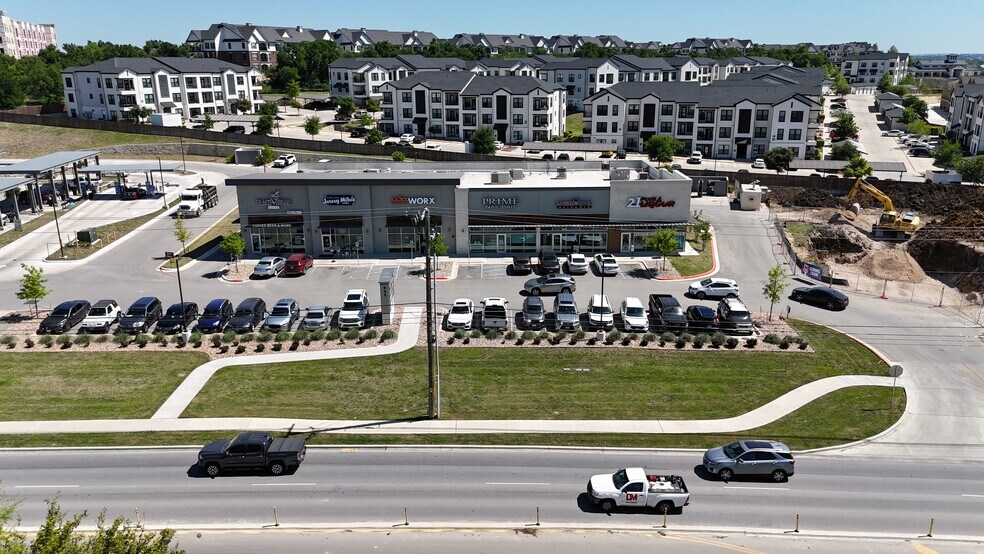 More Photos Of 635 University Blvd, Round Rock Storefront For Sale