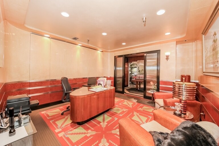 More Photos Of 611 S Glenwood Pl, Burbank Showroom For Sale