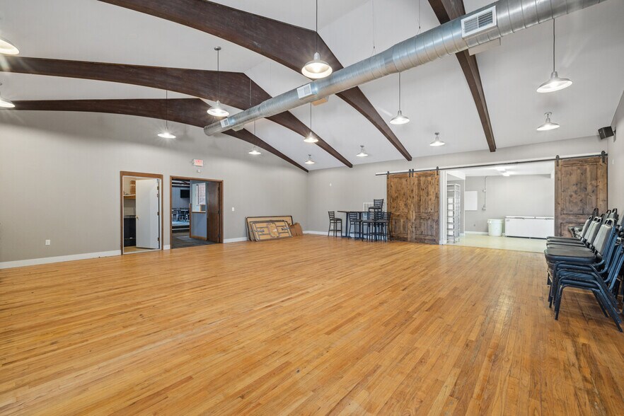 More Photos Of 4552 Gilliland Dr, Kimball Restaurant For Sale