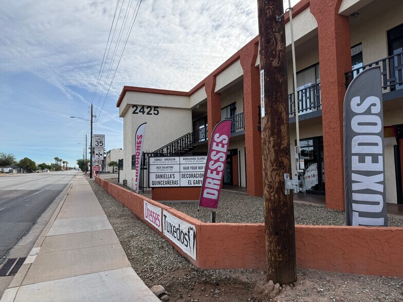 More Photos Of 2425 E Thomas Rd, Phoenix Office For Lease